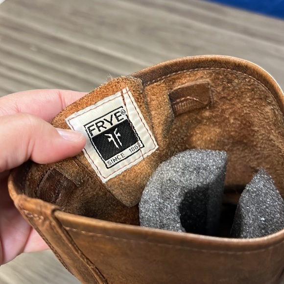 FRYE VERONICA BROWN DISTRESSED ROUND TOE BUCKLE PULL ON SHORT BOOTS 7.5B - Picture 10 of 16